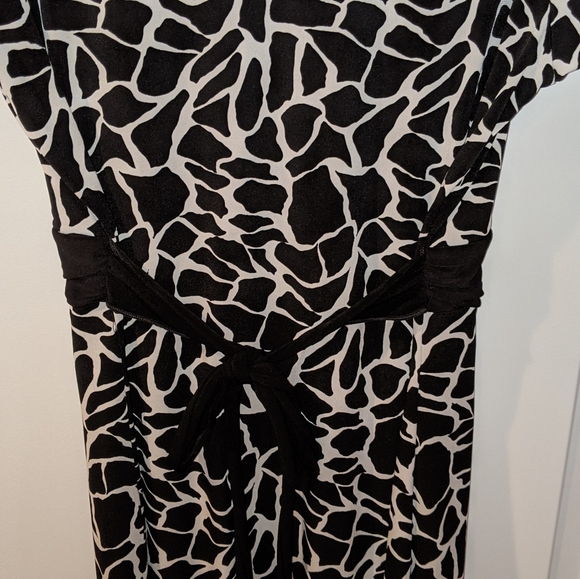 Deep V Neck Blouse with attached Waist Tie - Picture 11 of 16